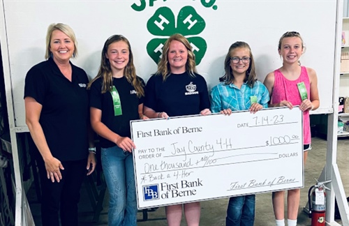 First Bank of Berne Donates to Jay County 4H