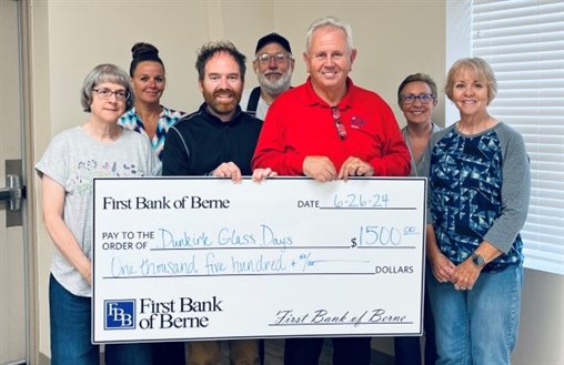 First Bank of Berne donates to Dunkirk Glass Days