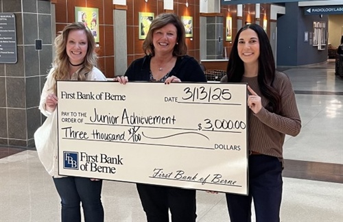 First Bank of Berne Supports Junior Achievement with Donation for Purse Bingo Fundraiser